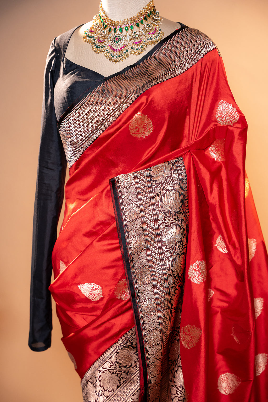 Sthira Intense Black