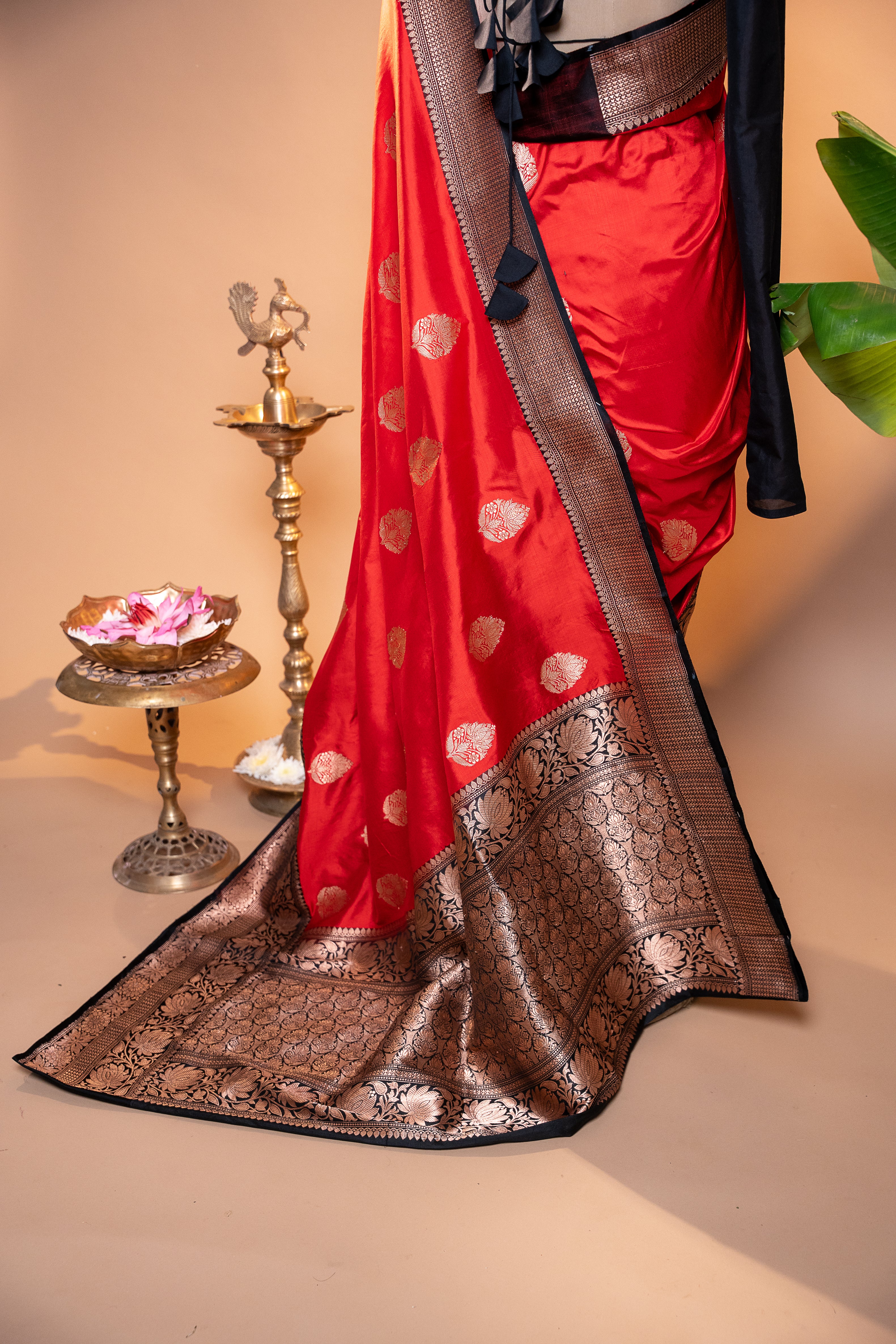 Sthira Intense Black